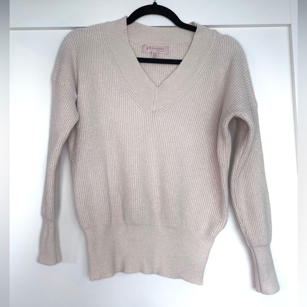 Philosophy Beige Long Sleeve V-Neck Sweater Size XS